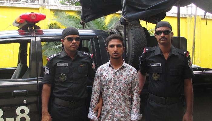 ফরিদপুরে অস্ত্র-গুলি-ইয়াবাসহ মাদক ব্যবসায়ী গ্রেফতার