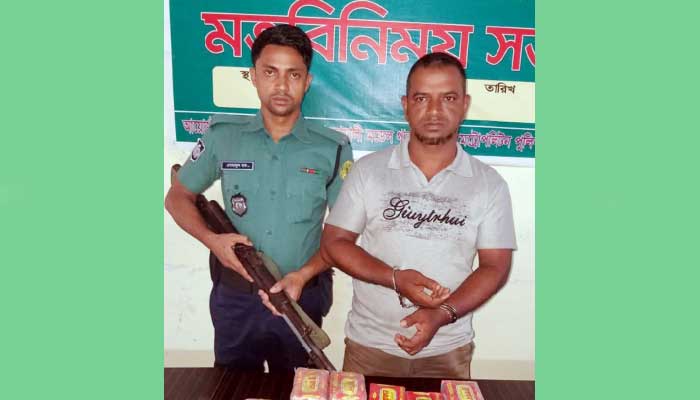 সিলেটে ৬০০ চকলেট বোমাসহ যুবক গ্রেপ্তার