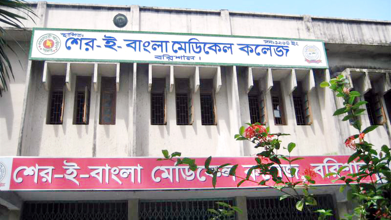 ইন্টার্ন চিকিৎসকদের হোস্টেল থেকে ইয়াবা ব্যবসায়ী আটক