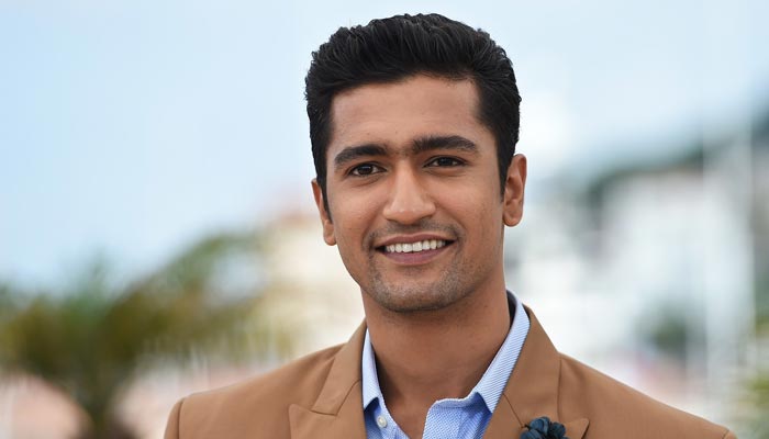 কার প্রেমে বুঁদ ভিকি?