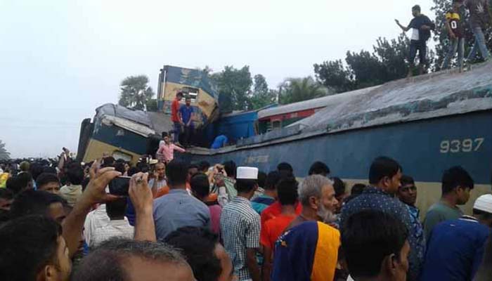 কসবার ট্রেন দুর্ঘটনা চালকের গাফিলতিতে