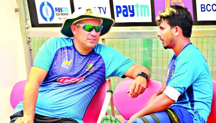 নেপথ্যের নায়ক ডমিঙ্গো