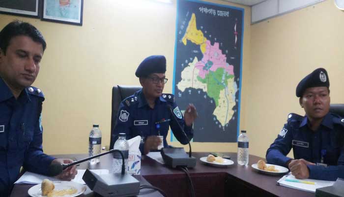 হত্যা করেন বাবা, লাশ লুকাতে সাহায্য করেন স্ত্রী ও ছেলে