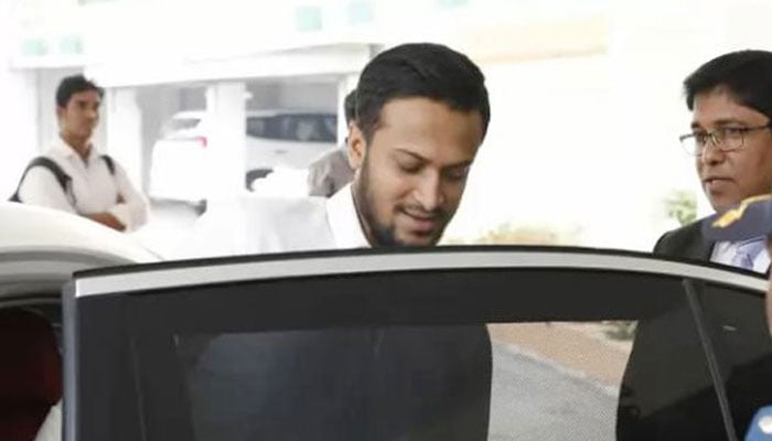 দুদক কার্যালয়ে গেলেন সাকিব