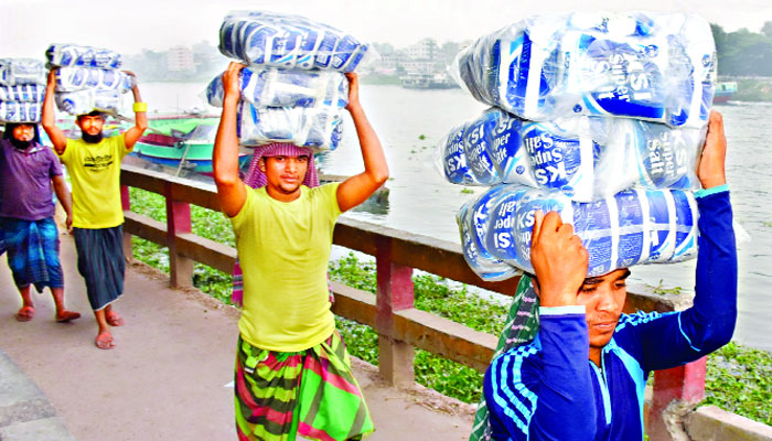 গুজব ছড়াল কারা
