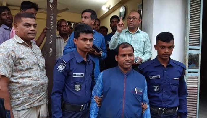 একসঙ্গে ৩ বস্তা লবণ কেনায় এক ব্যক্তি আটক