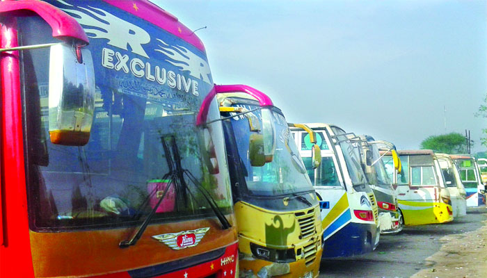 বাস চলছে না ২০ জেলায় ভোগান্তির শেষ নেই