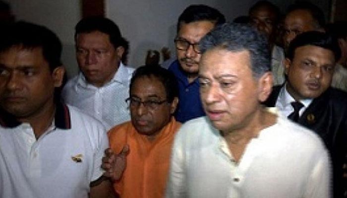 চমেকের লিফটে ১৫ মিনিট আটকে ছিলেন আমীর খসরু
