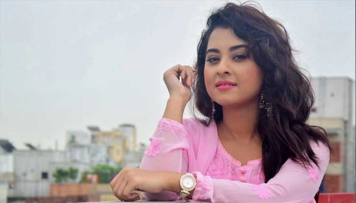 নিজের মতো থাকা মানে আড়ালে থাকা  নয়: বুবলী