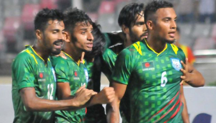 ফুটবলারদের বহনকারী বিমানের জরুরি অবতরণ