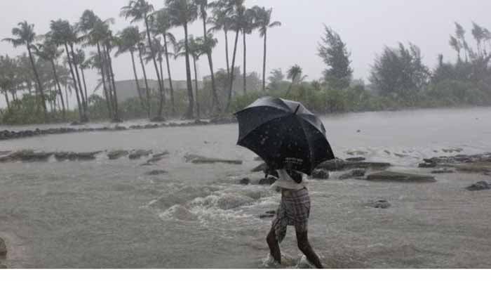সাতক্ষীরায় ৬০ হাজার মানুষ আশ্রয় কেন্দ্রে