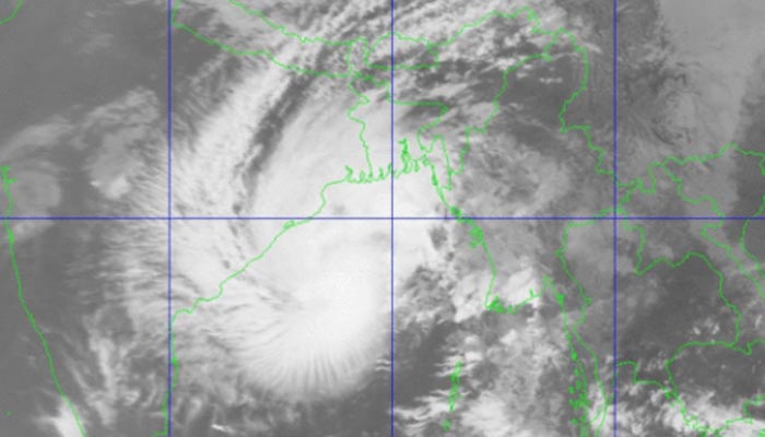 সন্ধ্যা নাগাদ খুলনা উপকূল অতিক্রম করতে পারে 'বুলবুল'