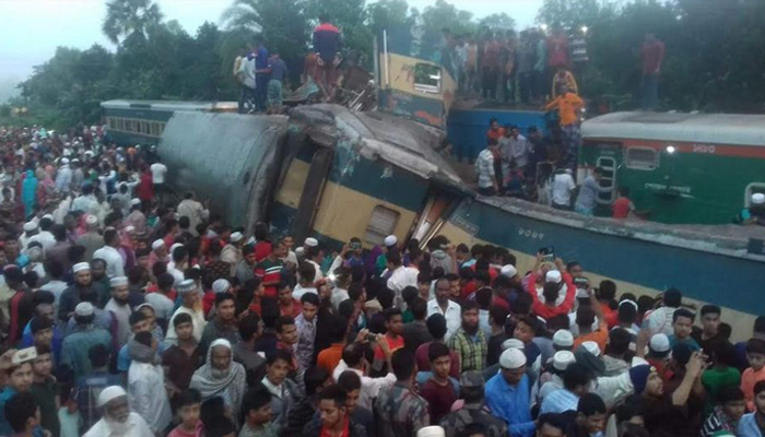 কসবায় দুই ট্রেনের সংঘর্ষে নিহত ১৬