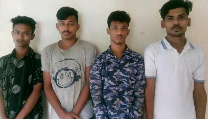 চোর সাজিয়ে জিনিসপত্র কেড়ে নেয় তারা