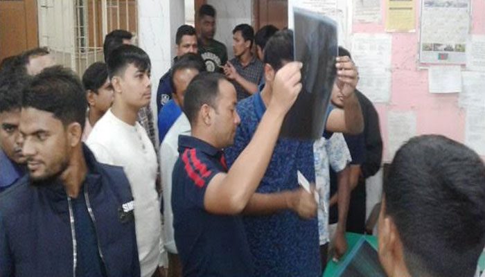 হবিগঞ্জে চেকপোস্টে পুলিশের ওপর হামলা, অস্ত্র-গুলিসহ আটক ২
