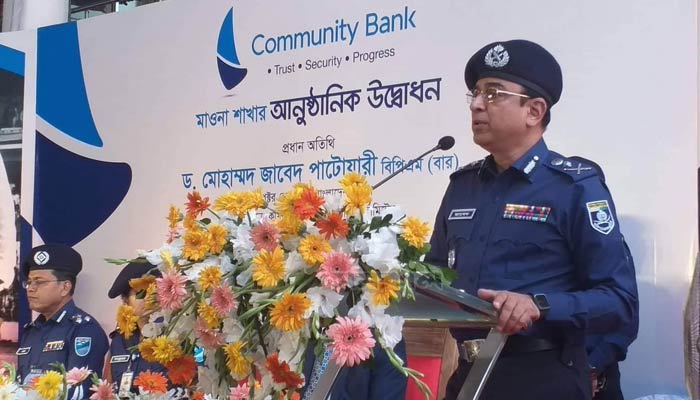 জরুরি নম্বরে ফোন করে সেবা পেয়েছেন ৫০ লাখ মানুষ: আইজিপি