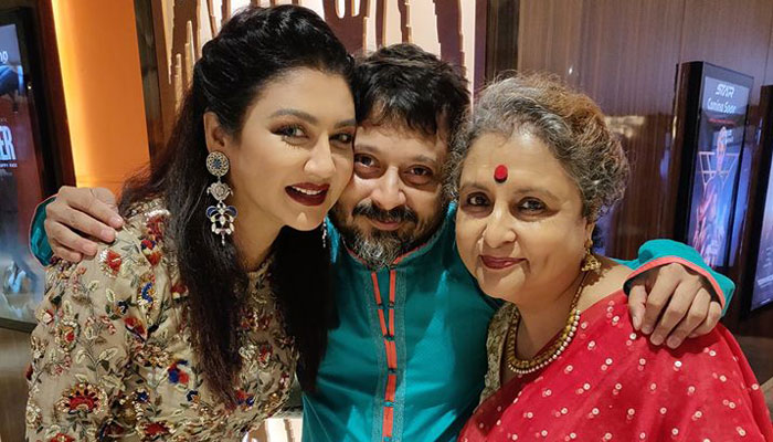 দেশের ২২ হলে জয়ার ‘কণ্ঠ’