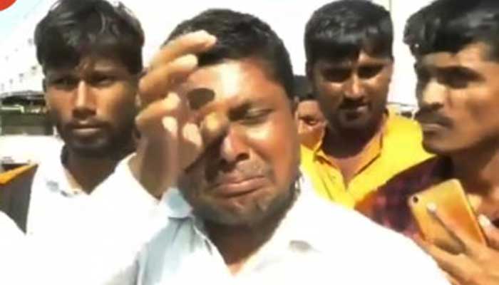 ৮ টাকা কেজিতে পেঁয়াজ বিক্রি করে কাঁদছেন কৃষক