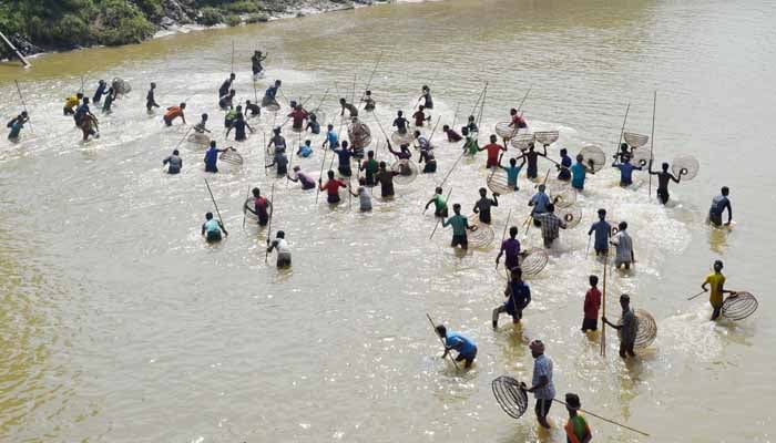 ধলাই নদীতে পলো বাওয়া উৎসব