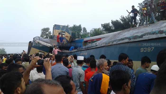 কসবায় ট্রেন দুর্ঘটনা: মরদেহ রাখা তথ্যসেবা কেন্দ্রে
