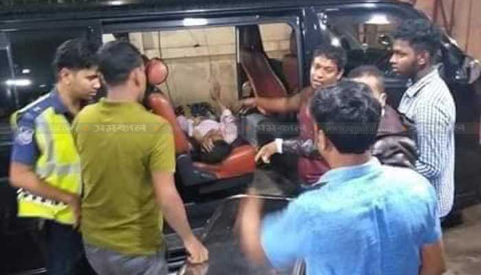 মেয়ের লাশ তথ্যসেবা কেন্দ্রে, পরিবারের সবাই হাসপাতালে