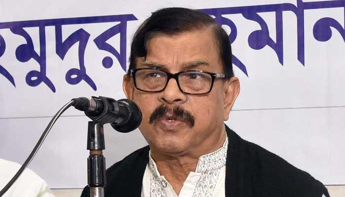 জাবি উপাচার্যকে রাতের আঁধারে পালাতে হবে: মান্না