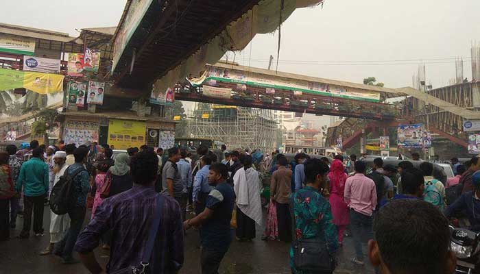 রাজধানীতে বাস কম, যাত্রী ভোগান্তি