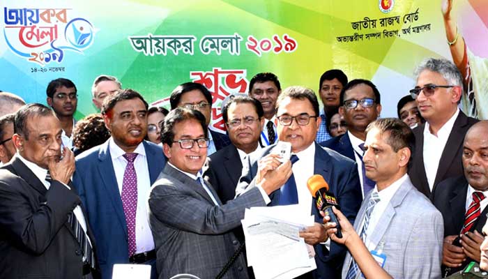 অর্থমন্ত্রী ও তার পরিবারের সম্পদের পরিমাণ ২২১ কোটি টাকা