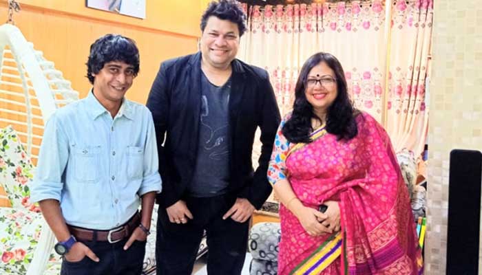 বঙ্গবন্ধুকে নিয়ে গান গাইলেন রবি চৌধুরী