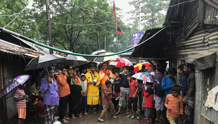 বাগেরহাটে আশ্রয়কেন্দ্রে যেতে গ্রামে গ্রামে মাইকিং