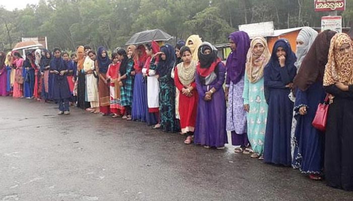 কলেজছাত্রীকে ছুরিকাঘাতের প্রতিবাদে মানববন্ধন