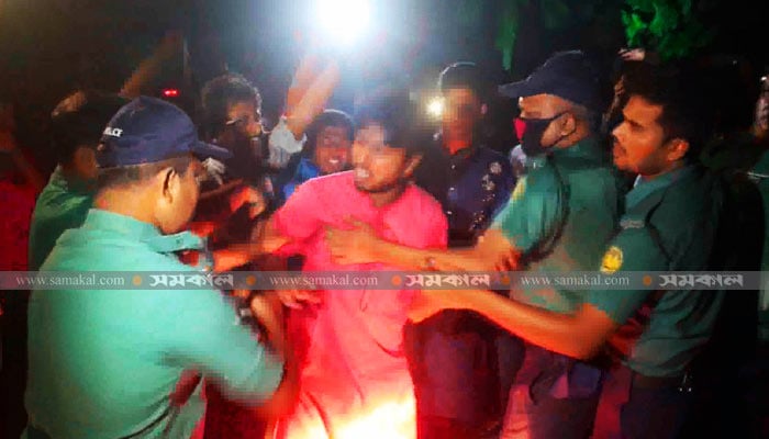 রাবিতে শিক্ষার্থীদের ওপর পুলিশের হামলার অভিযোগ
