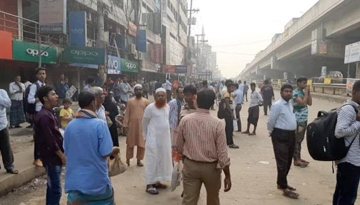 গাজীপুরে পরিবহন শ্রমিকদের দুই ঘণ্টা অবরোধ
