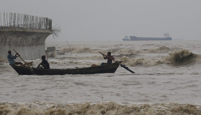 ঝড়-বৃষ্টি অব্যাহত, 'বুলবুল' উপকূল অতিক্রম করতে পারে মধ্যরাতে