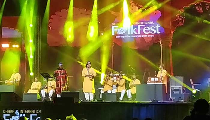 শাহ আলম সরকারের গানে মাতোয়ারা আর্মি স্টেডিয়াম