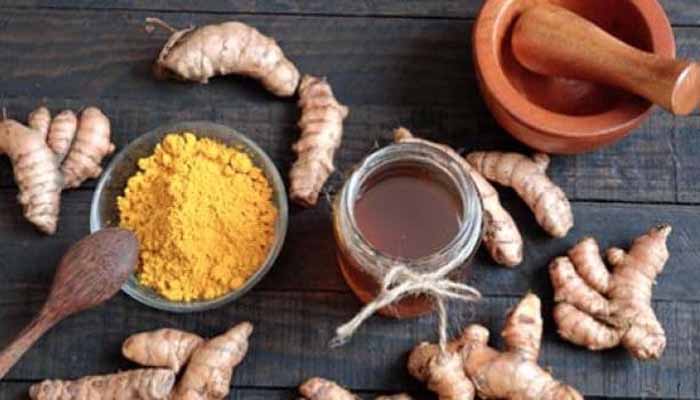 শীতে ত্বকের যত্নে হলুদের ব্যবহার