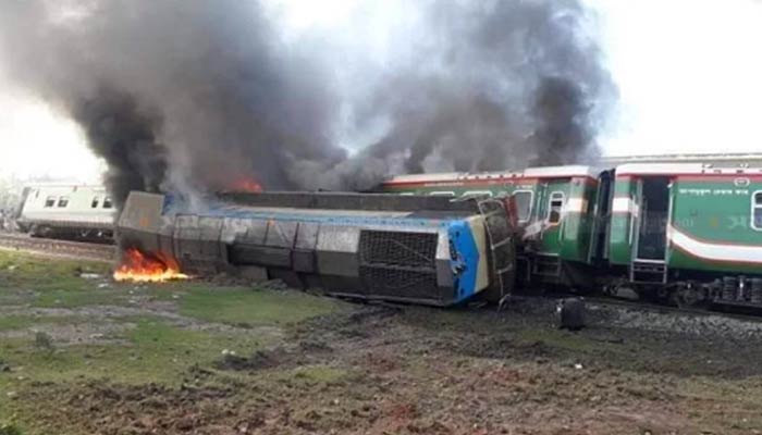 উল্লাপাড়ায় ট্রেন দুর্ঘটনা: সোমবার গণমন্তব্য নেবে তদন্ত কমিটি