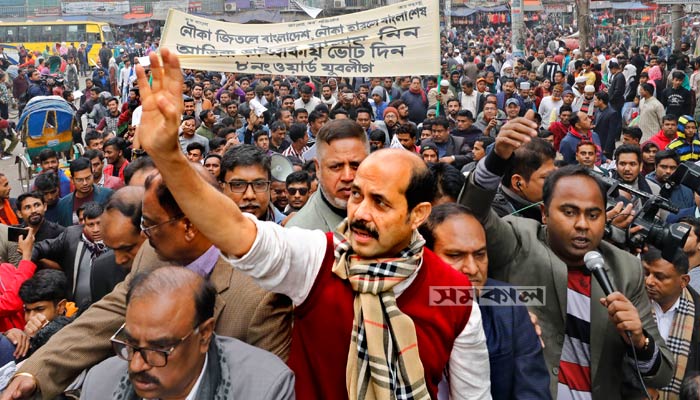 মাজার জিয়ারত করে আনুষ্ঠানিক প্রচার শুরু আতিকের