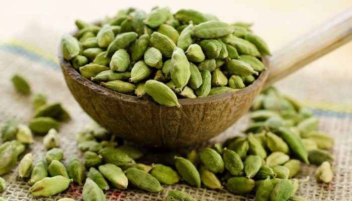 সুপারফুড এলাচ খেলে ওজন কমবেই