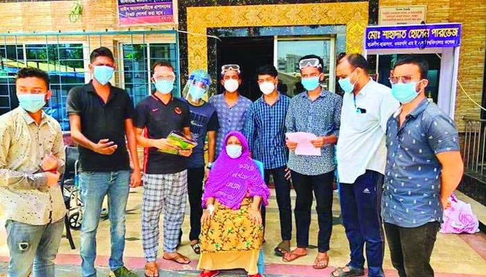 চট্টগ্রামের মানবিক ১২ তরুণ