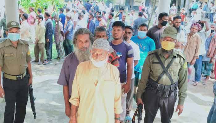 ঢাকা-৫ ও নওগাঁ-৬ আসনে ভোট চলছে