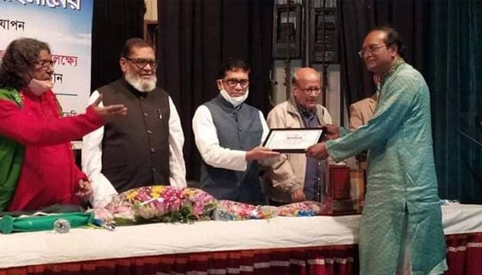 ঋষিজের ৪৪  বছর পূর্তিতে সম্মাননা পেলেন ৫ গুণীজন