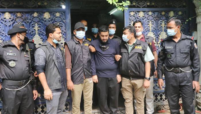 বিক্রয়কর্মী থেকে ‘গোল্ডেন মনির’