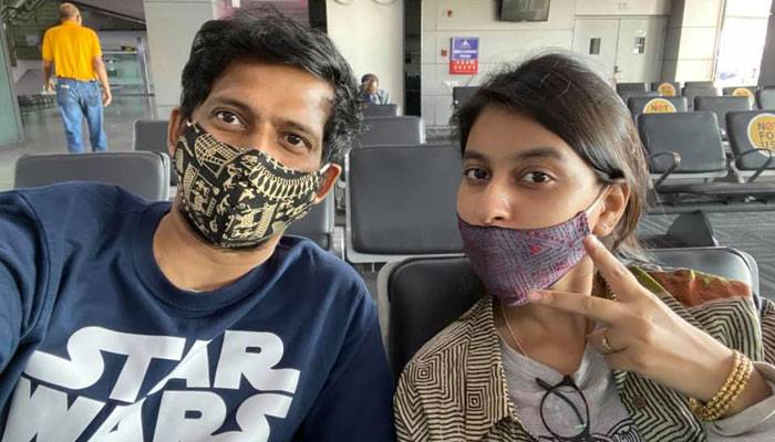 স্ত্রী সুনিধিকে নিয়ে ঢাকায় ফিরলেন অর্ণব