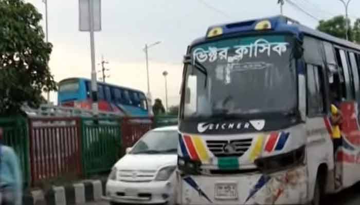 রামপুরায় যাত্রীকে বাস থেকে ফেলে দিল হেলপার