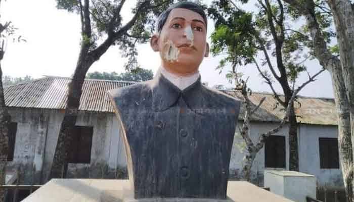 এবার কুষ্টিয়ায় বিপ্লবী বাঘা যতীনের ভাস্কর্য ভাঙচুর