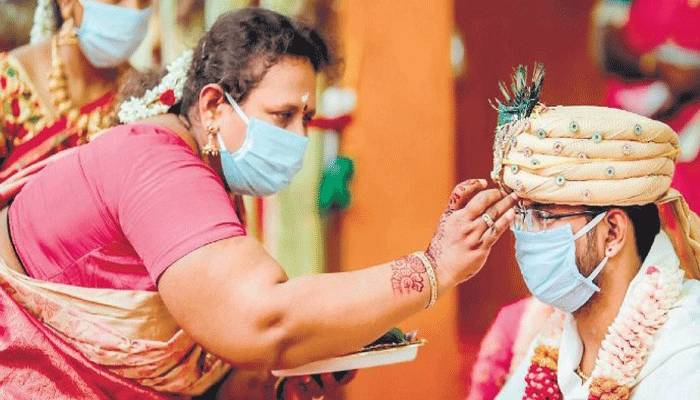 অনলাইনে বিয়ে, খাবার গেল নিমন্ত্রিতদের বাড়িতে