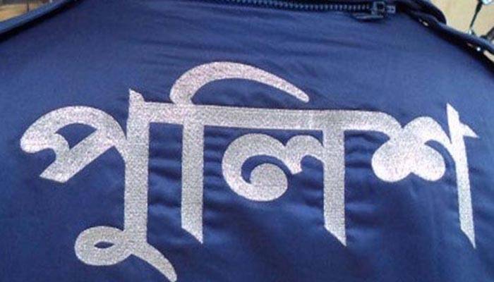 চট্টগ্রামে 'মদ্যপ' এএসআইকে পিটুনি