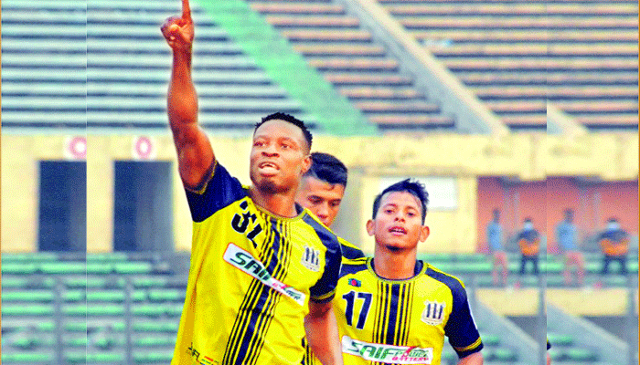 দেশিদের পায়ে গোল