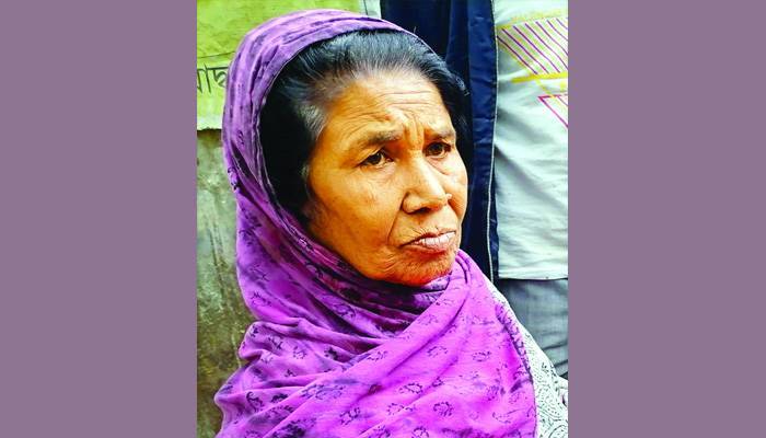 আবাস ও চিকিৎসার অভাবে ধুঁকছেন কমলা